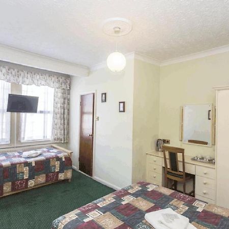 Oyo Ridgeway Hotel Chingford Bagian luar foto