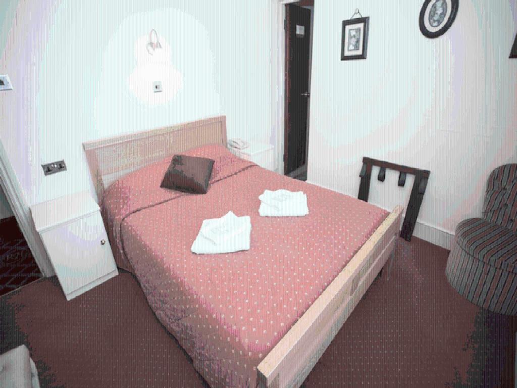 Oyo Ridgeway Hotel Chingford Ruang foto