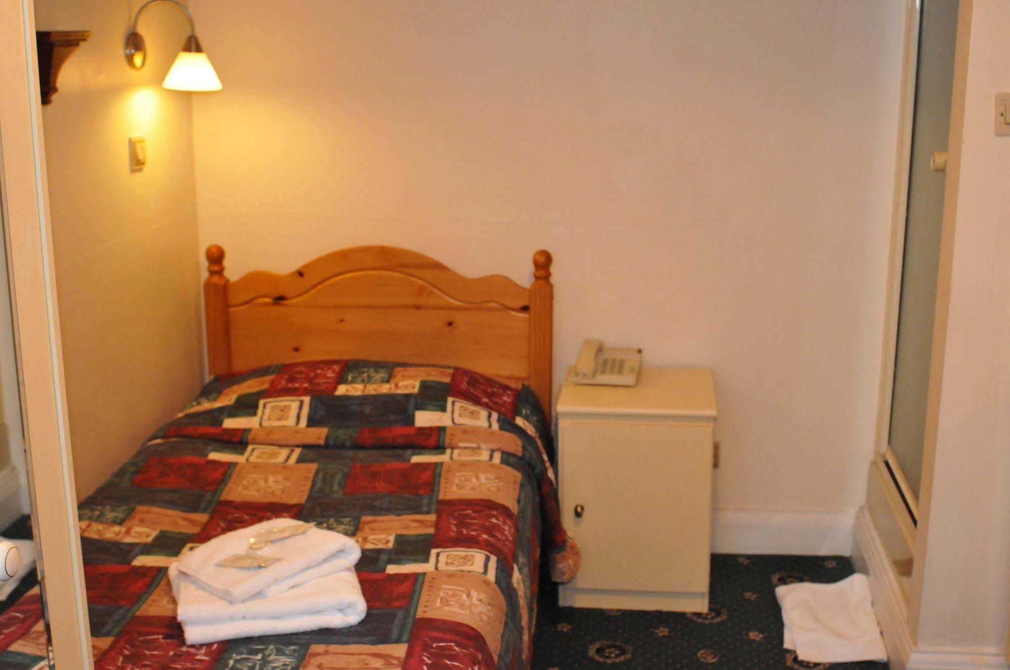 Oyo Ridgeway Hotel Chingford Bagian luar foto