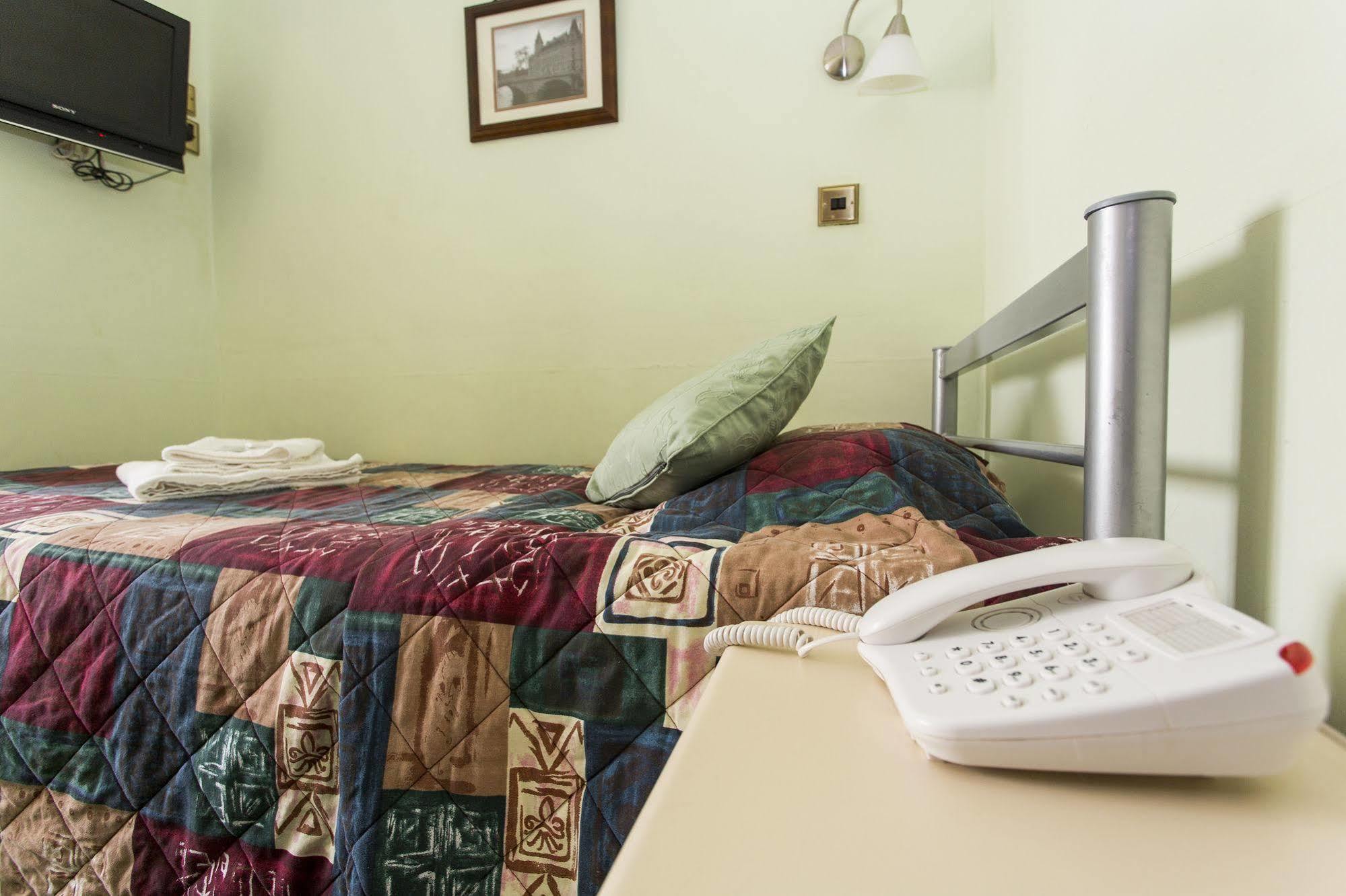Oyo Ridgeway Hotel Chingford Bagian luar foto
