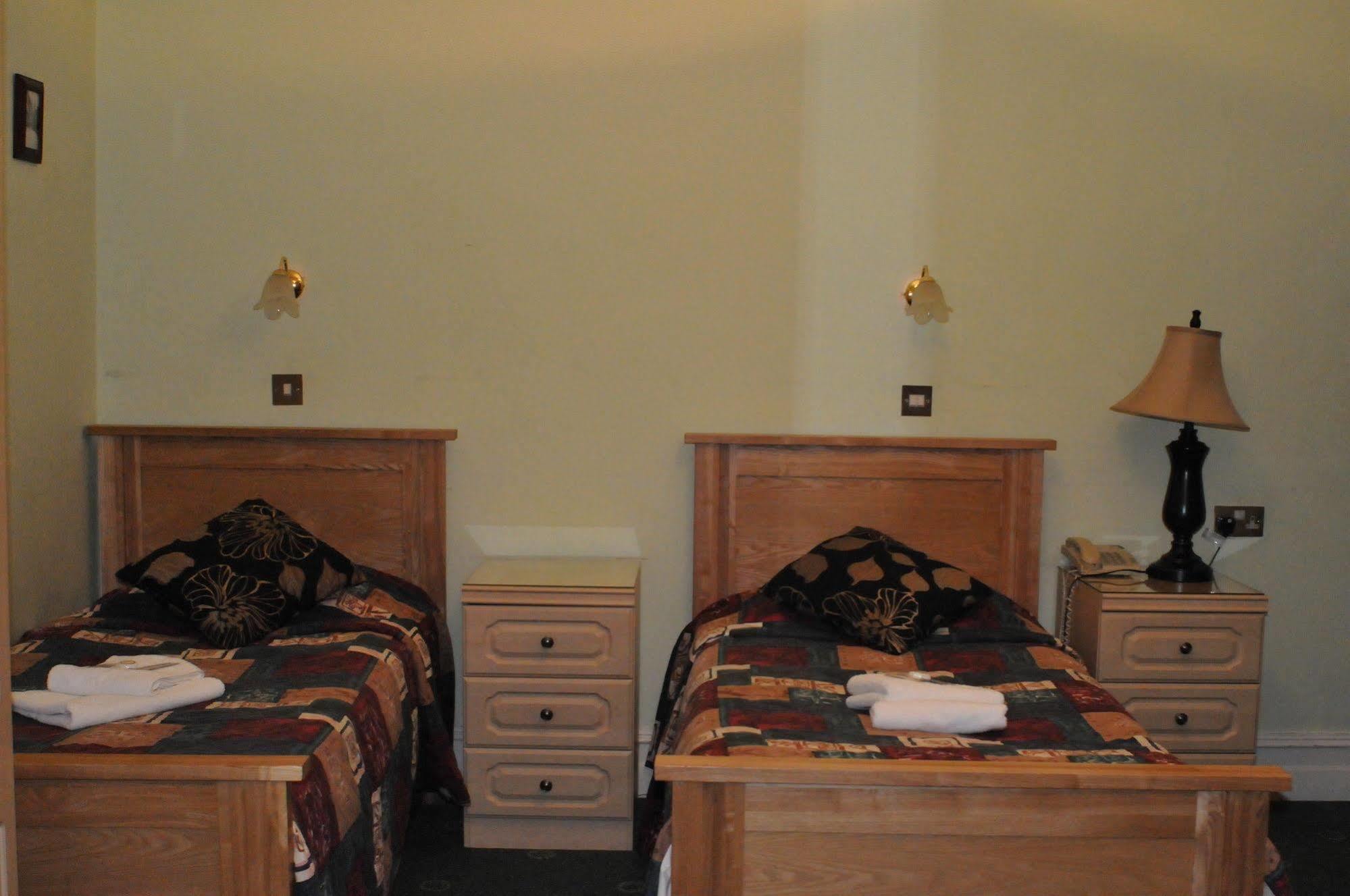 Oyo Ridgeway Hotel Chingford Bagian luar foto