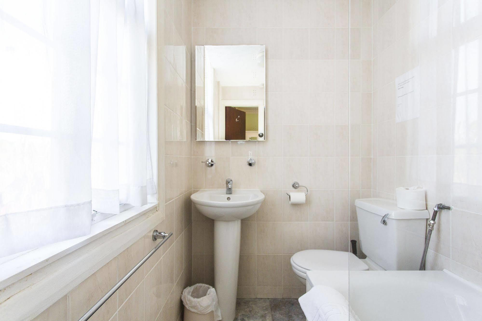 Oyo Ridgeway Hotel Chingford Bagian luar foto
