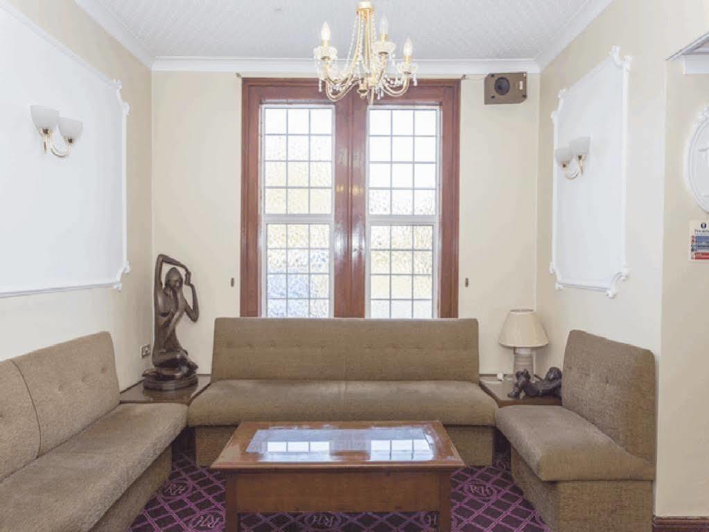Oyo Ridgeway Hotel Chingford Bagian luar foto